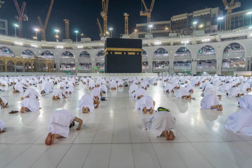 saudi-king-approves-support-for-hajj-umrah-operators