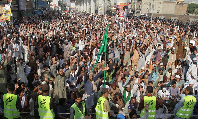 several-roads-remain-blocked-in-lahore-islamabad-as-tlp-protest-continues