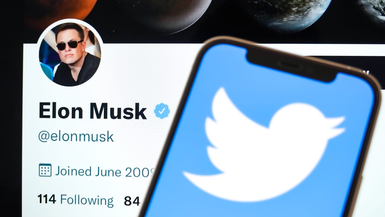 shareholders-sue-elon-musk-and-twitter-over-chaotic-deal