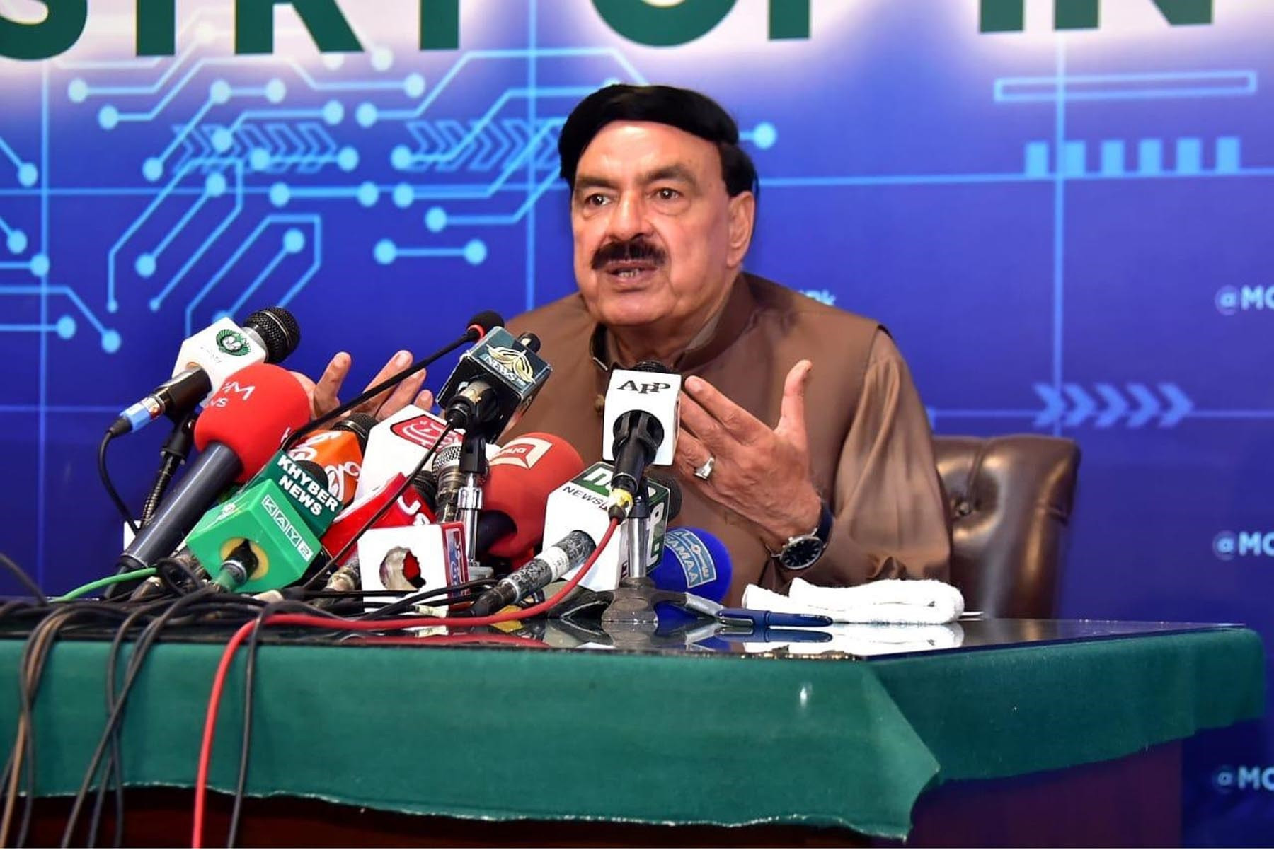 speaker-has-power-to-disqualify-members-says-sheikh-rasheed