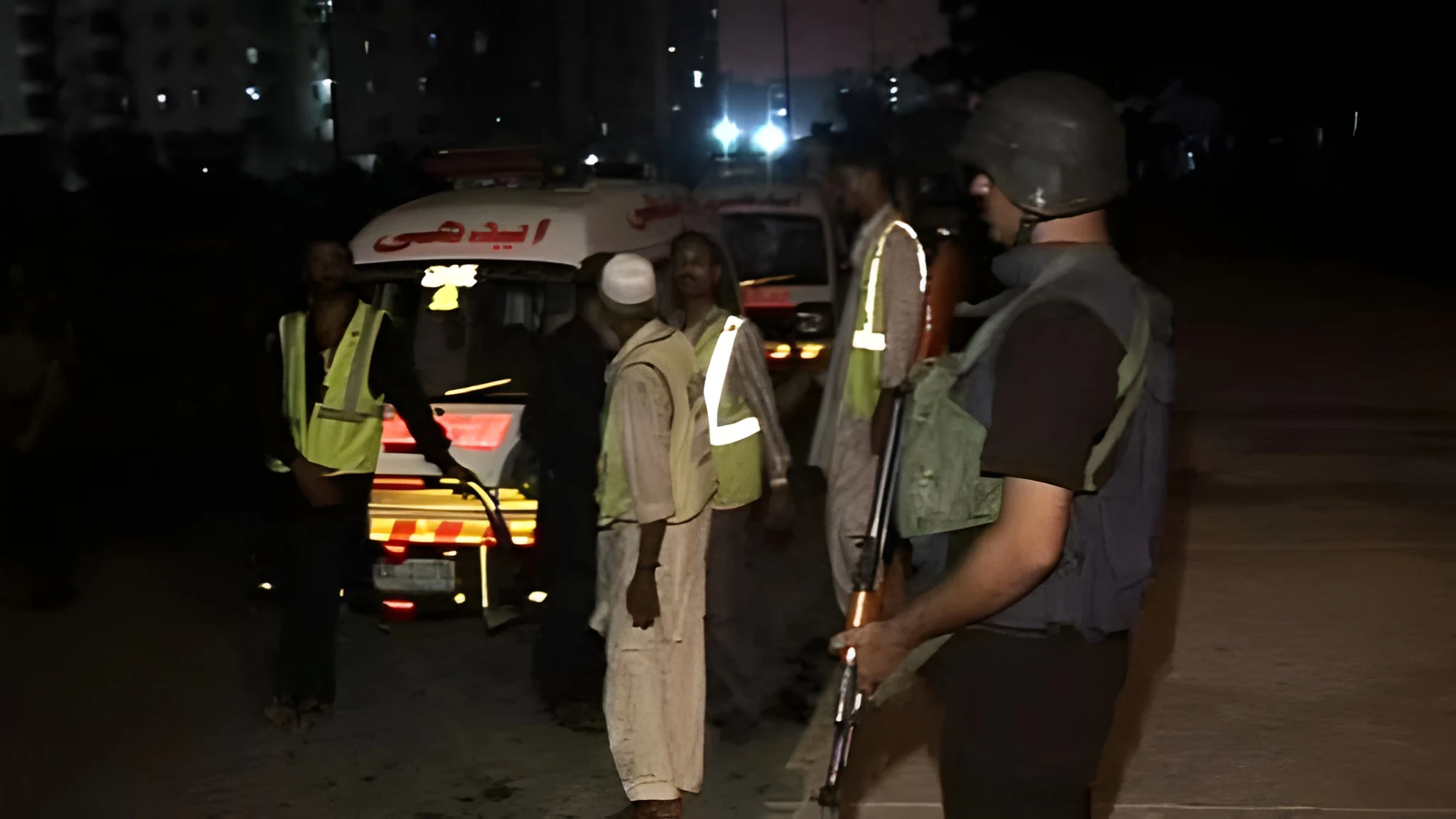 three-injured-in-lyari-cracker-attack