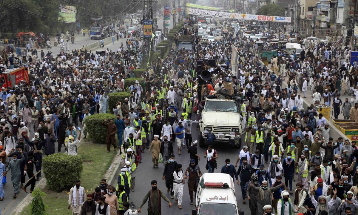 twin-cities-areas-sealed-to-intercept-tlp-march