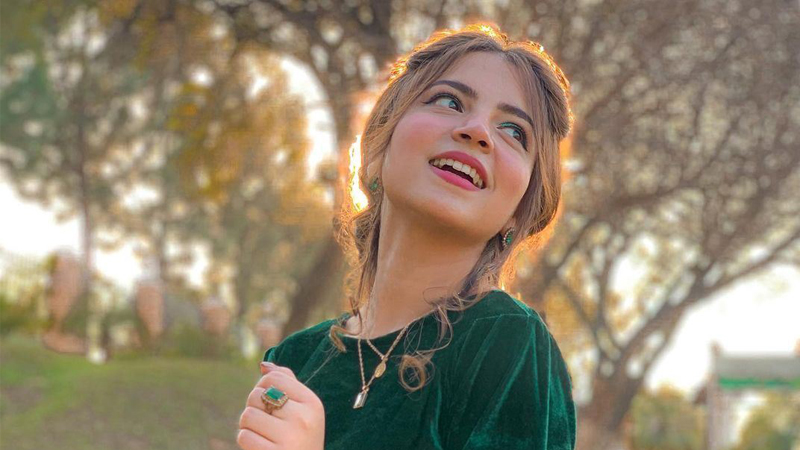 what-happened-when-pawri-girl-dananeer-mobeen-tried-paan-for-the-first-time