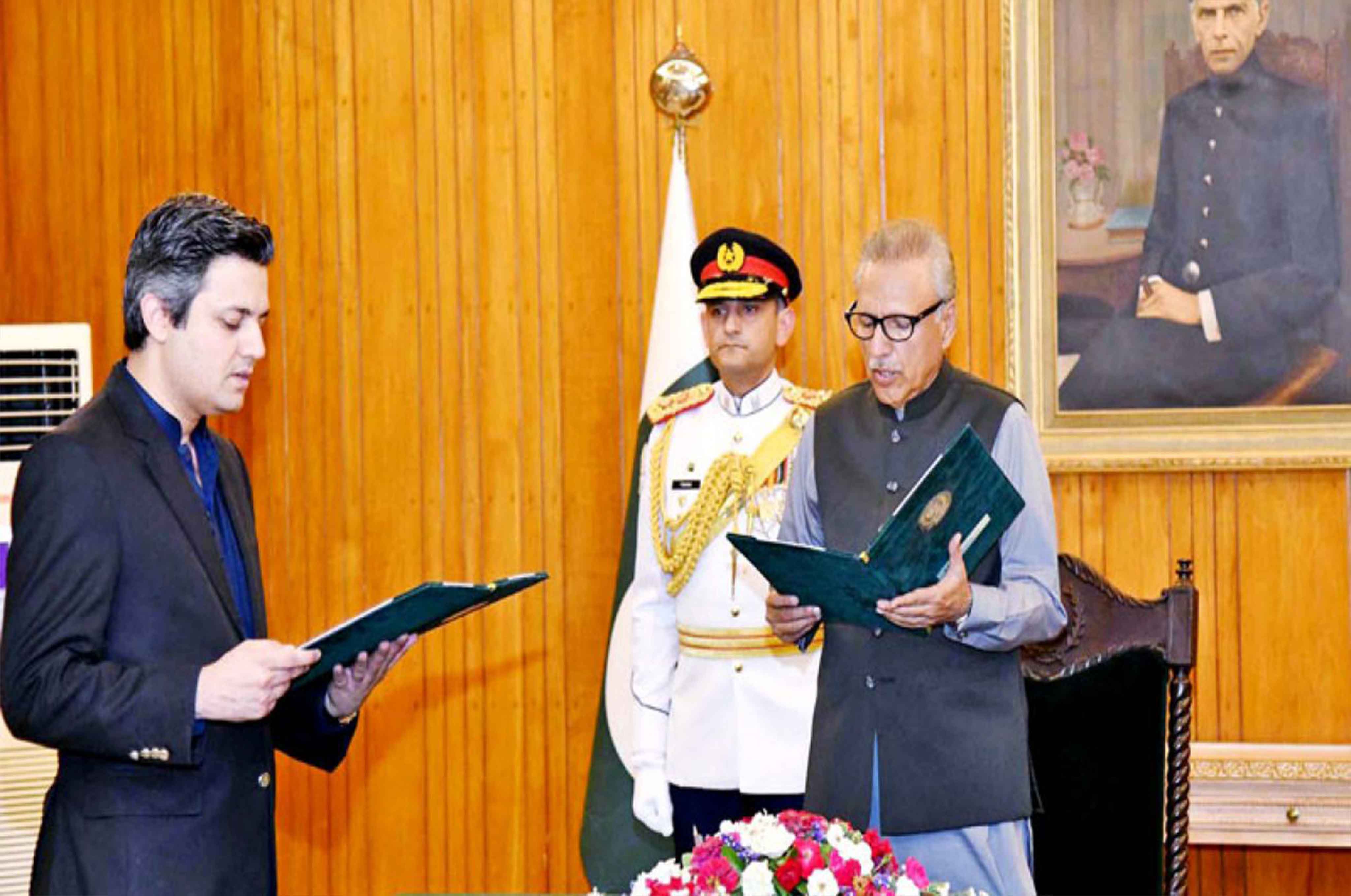 hammad-azhar-takes-oath-as-federal-minister
