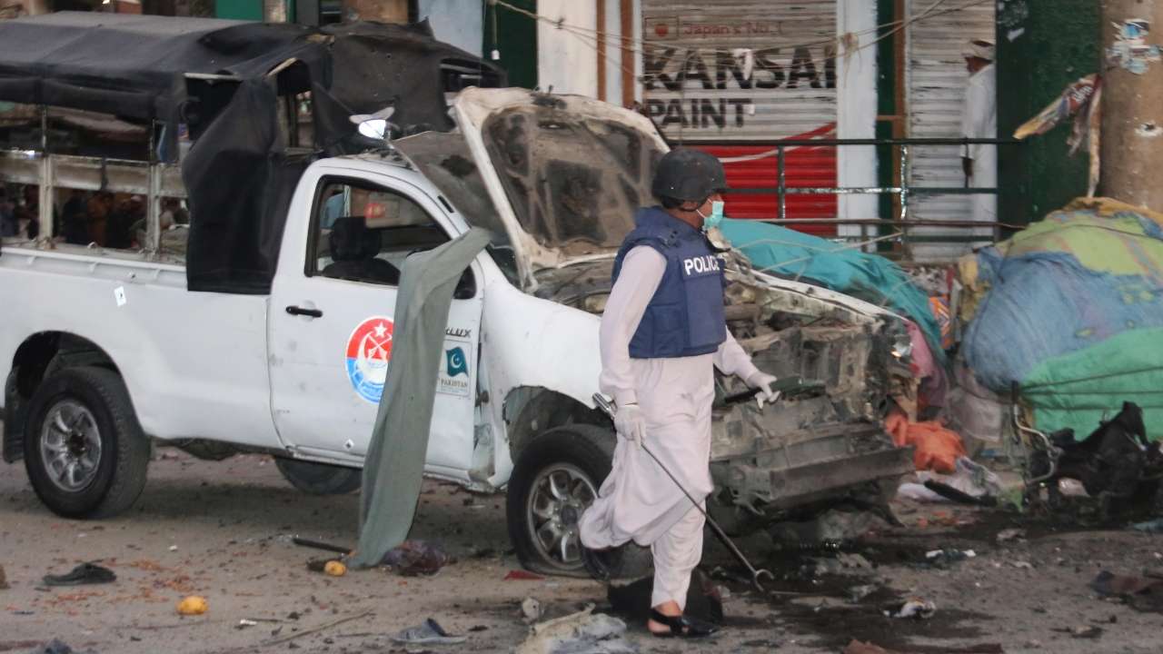 blast-targeting-police-vehicle-kills-at-least-four-in-quetta