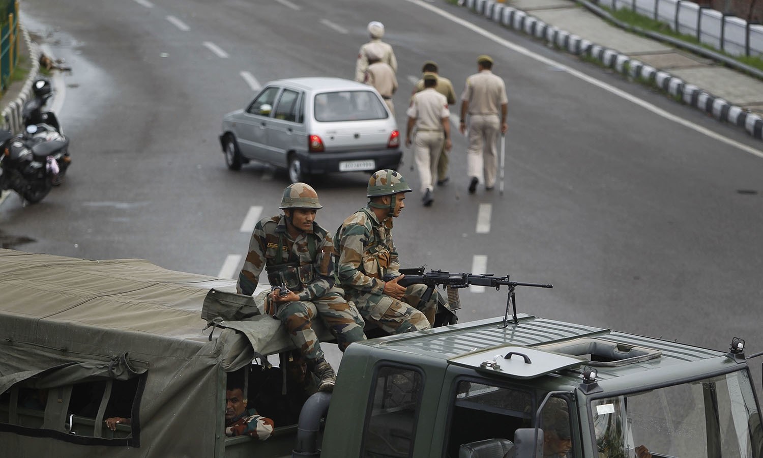 india-issues-new-domicile-law-for-held-kashmir