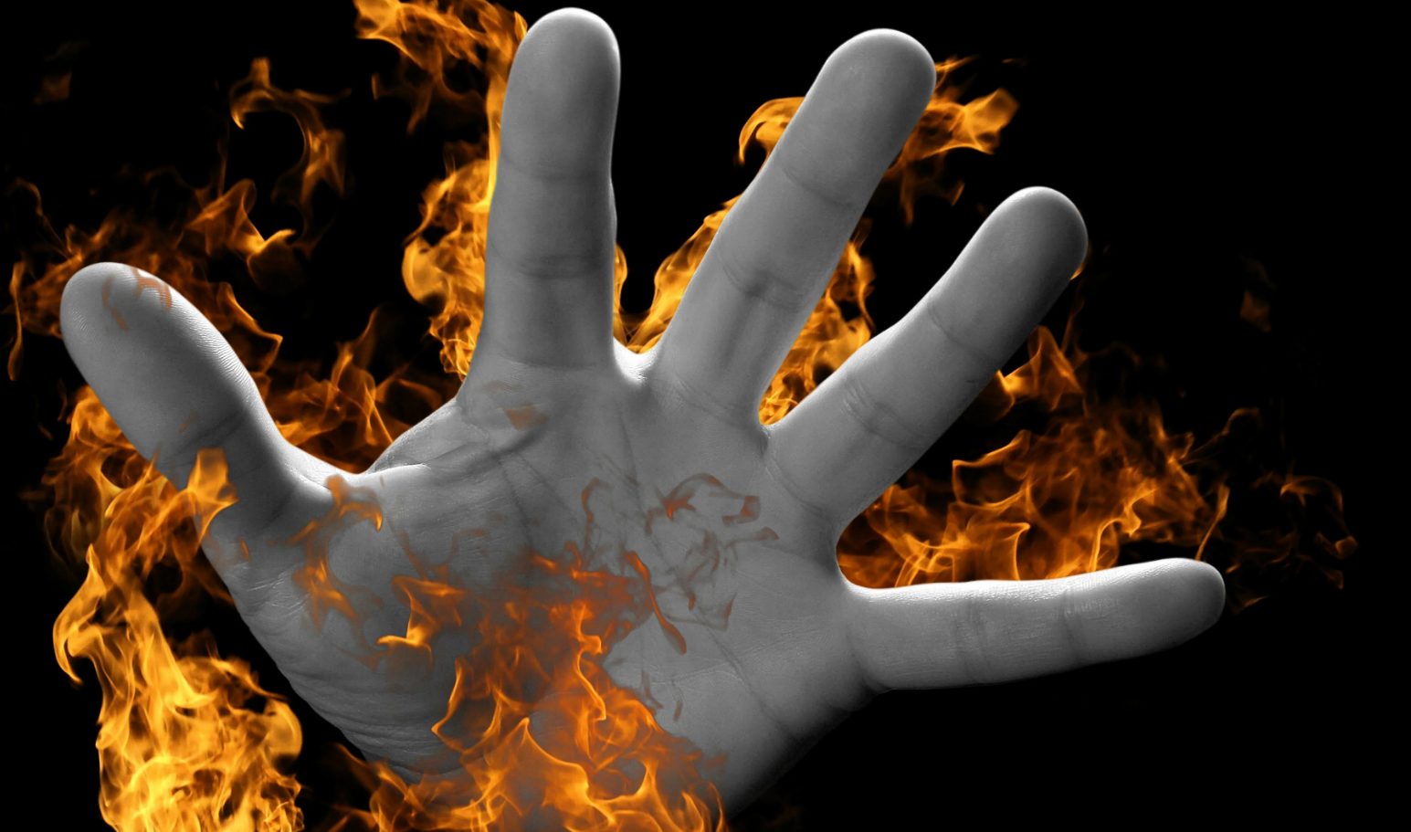 man-sets-father-and-mother-and-brother-afire-in-sheikhupura